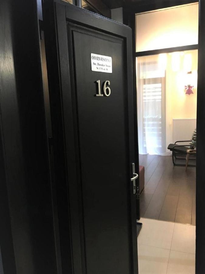 13 Si 16 In Oxygen Apartment